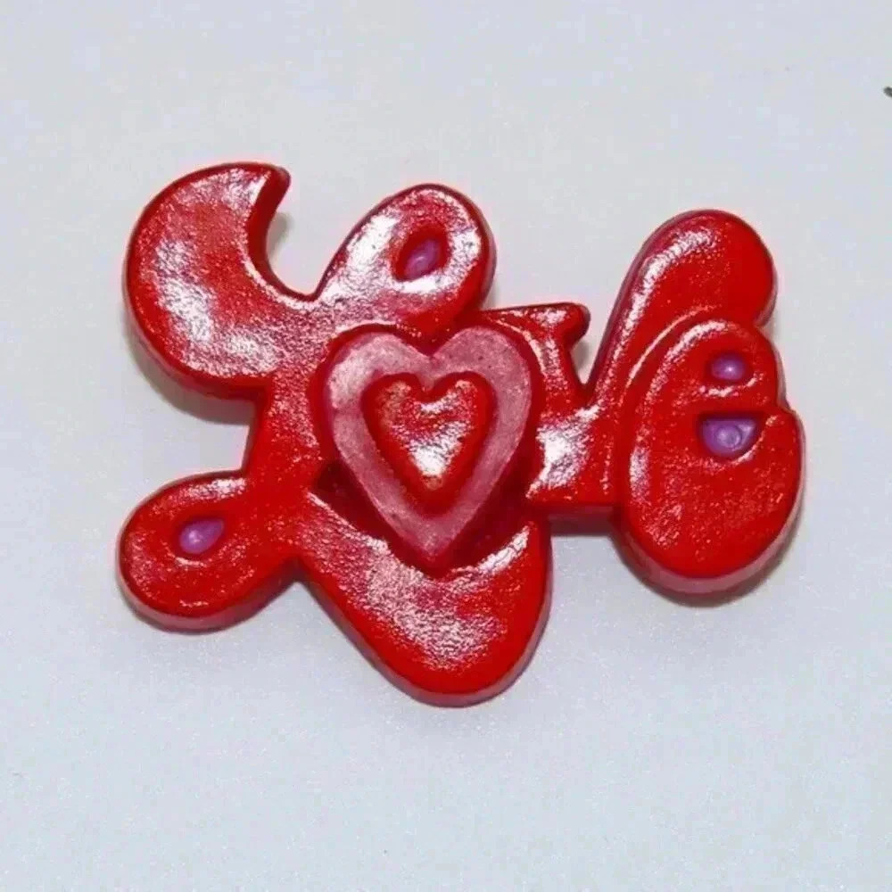 Hallmark Pin Valentines LOVE HEART Brooch Hippie 3D 976 Boho Peace 70s VTG
